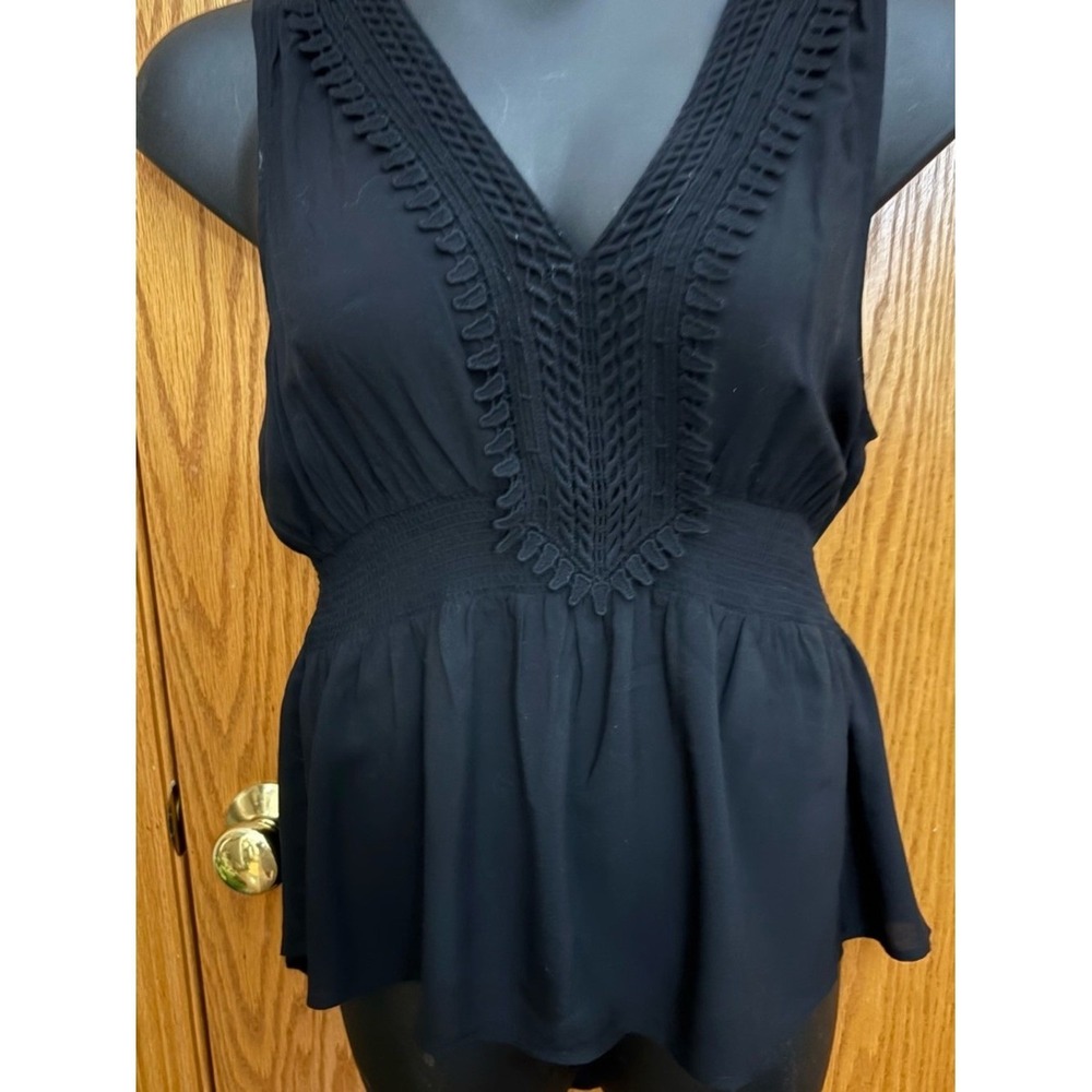 casual V-Neck Crochet Trim Sleeveless ruched Top - Women